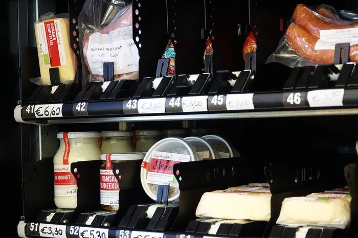 In einem ersten Schritt sind dort Milchprodukte und Fleisch erhältlich...