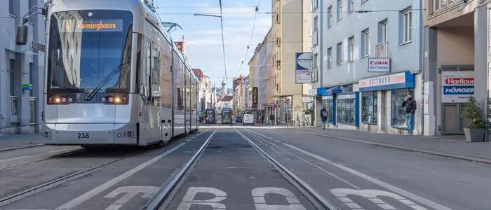 Montagmorgen stehen die Grazer BIms in der Annenstraße vorübergehend still
