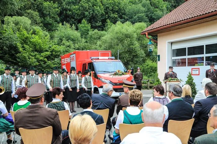 Das Fahrzeug, ein 205 PS starker LKW mit Rollcontainern, Lichtmast, einer Tragkraftspritze „TS12“ und einer Hochdrucklöscheinrichtung trägt die taktische Bezeichnung LKW-A