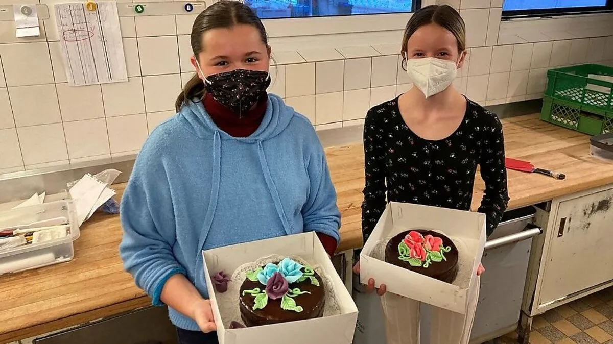 Auch das Backen wurde den Schülerinnen nähergebracht