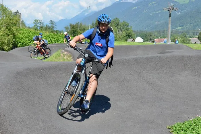 Mountainbiken mit Fahrtechnikkurs standen ebenso auf dem Programm . . .