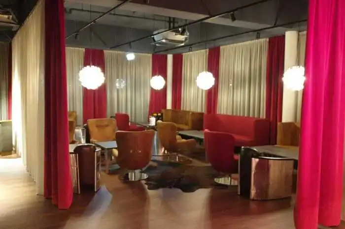 Die Lounge des Amedia Express ...