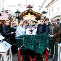 „Family Business“: Familie Rüdiger sorgt am Südtirolerplatz für das Wohl der Adventmarktbesucher