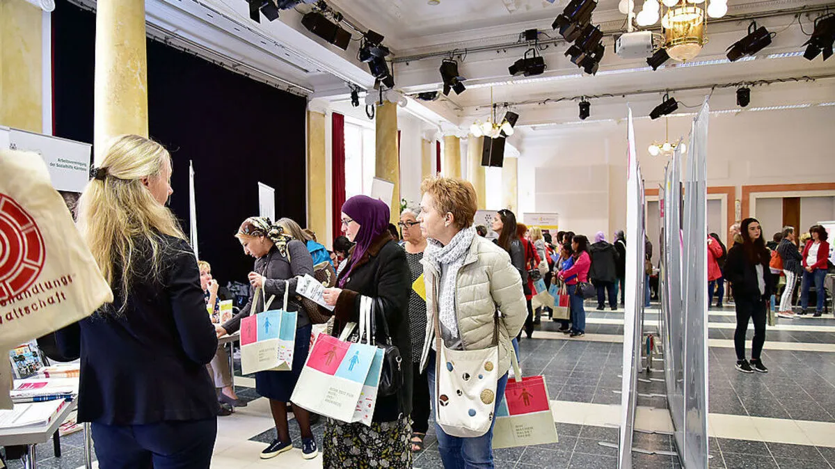 Viele interessierte Besucherinnen kamen zur Messe in den Bambergsaal
