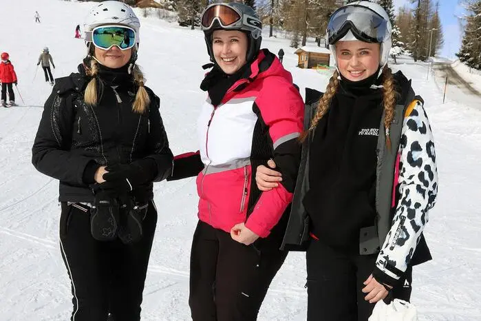Extra vom „Ebenthaler Nudelgenuss“ sind Maria Felsberger und Andrea Ehart und Anne-Maria Felsberger  (von links) zum „Lady‘s Day“ auf die Hochrindl gekommen!