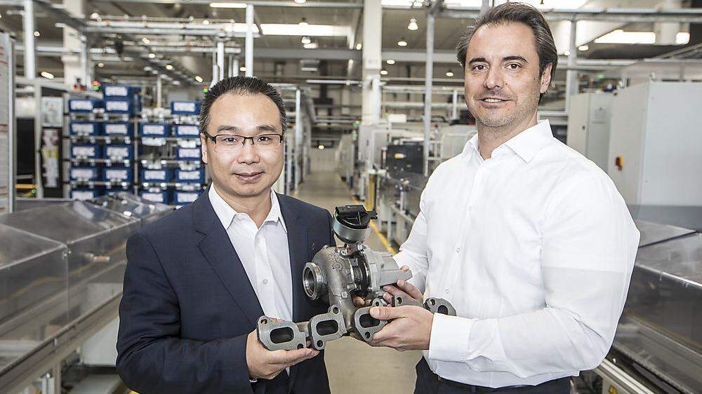 CEO Zhuojun George Yang und co-Geschäftsführer Roger Busch im Turboladerwerk in St. Michael 
