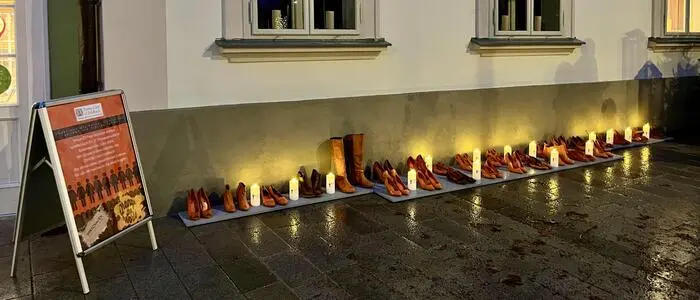 Im November 2025 setzten die Zonta-Frauen gemeinsam mit Innova und der Stadtgemeinde Feldbach im Rahmen der internationalen Kampagne „Orange the World“ ein Mahnmal am Feldbacher Hauptplatz