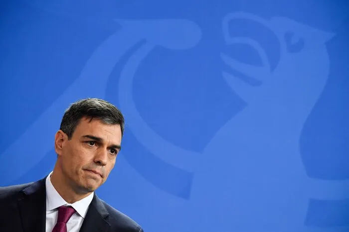 Ein Verbündeter am Mittelmeer. Der neue spanische Regierungschef Pedro Sánchez traf sich erst vor wenigen Tagen mit Angela Merkel und betonte den Willen zur stärkeren Zusammenarbeit. Dass Spanien es war, das der Irrfahrt der „Aquarius“ zum Ende verhalf, wird als Positionierung und wichtiges Signal in der Asylfrage gesehen. APA 7, AP 2