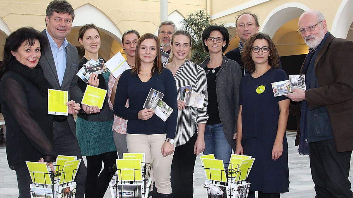 Christine Sitter, Gerhard Pirih, Mirjam Müller, Julia Holzmann, Sabine Kevljanin, Mark Tolson, Teodora Gagovic, Sonja Hohengasser, Gert Eilbracht, Elisabeth Leitner, Peter Nigst (von links)