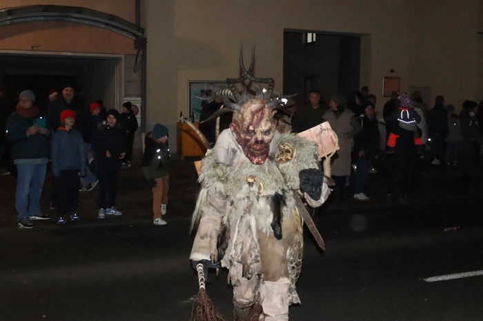 Die 30 Krampusgruppen stellten ihre schaurigsten Masken zur Schau.