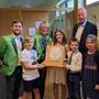 Mathias Rosenberger (Landentwicklung Steiermark), Vize-Kinderbürgermeister Lorenz Schneidhofer, Sandra Höbel (Landentwicklung Steiermark), Kinderbürgermeisterin Emilia Sinkovits, Kinderbürgermeister Leo Sumper, Bürgermeister Robert Schmierdorfer und Kinder-Vizebürgermeisterin Natalie Gollner