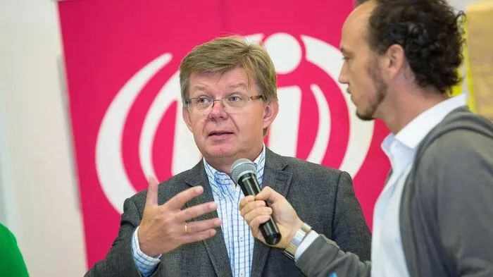 „72 Stunden ohne Kompromiss“ ist Österreichs größte Jugendsozialaktion, bei der sich tausende Jugendliche in ca. 350 Einzelaktionen 72 Stunden lang für einen sozialen Zweck engagieren. Es werden bis zu 5.000 Teilnehmer/innen erwartet. Von 19 bis 22. Oktober 2016 findet die Aktion bereits zum 8. Mal statt. Caritas-Direktor Herbert Beiglböck bei der Eröffnung.