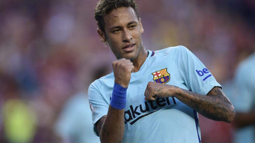 Der Brasilianer Neymar bricht mit seinem Wechsel den Transferrekord.