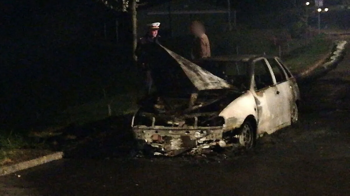 Der Pkw brannte völlig