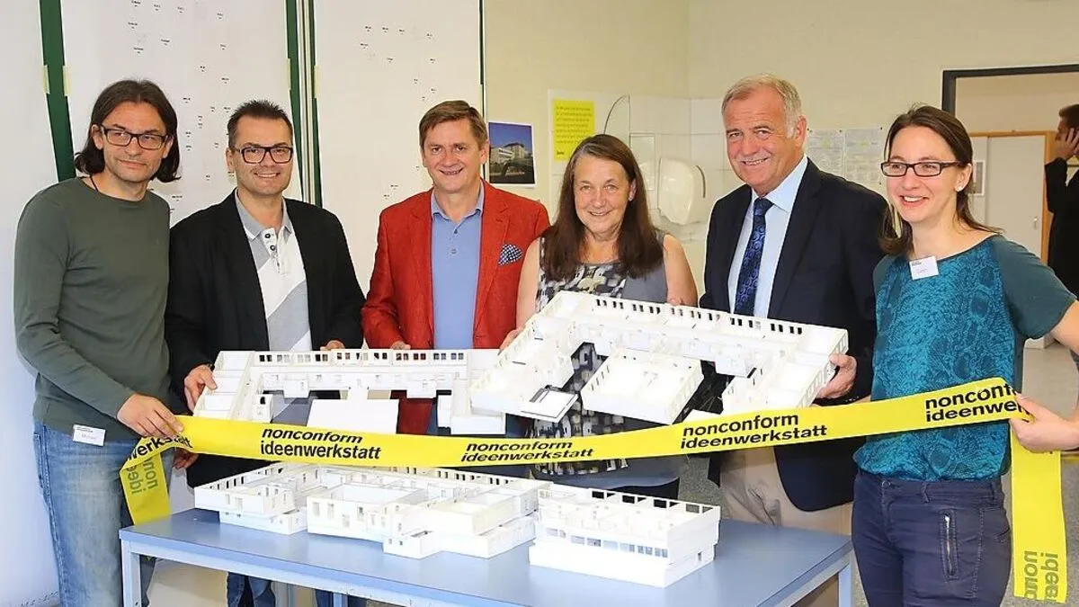Michael Zinner (Kunstuniversität Linz), Christian Gschiel, (Direktor NMS Leoben-Stadt), Bürgermeister Kurt Wallner, Ulrike Wieland (Direktorin Volksschule Leoben-Stadt), Vizebürgermeister Maximilian Jäger und Caren Ohrhallinger (Architektin von "nonconform")