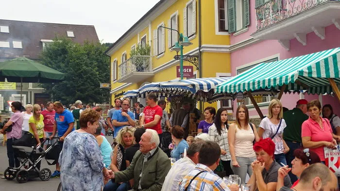 Regionale Schmankerl und die örtliche Geschäftswelt standen gestern am Birkfelder Hauptplatz im Vordergrund.