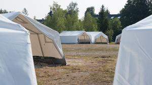Wie schon 2015 wird jetzt wieder auf Zelte zurückgegriffen, um Migranten unterzubringen