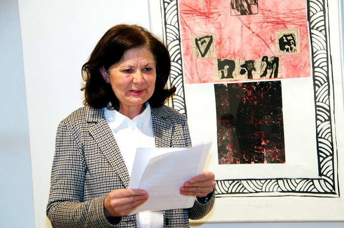 Stadträtin Stefanie Galler begrüßte die Gäste und stellte die Autorin vor.