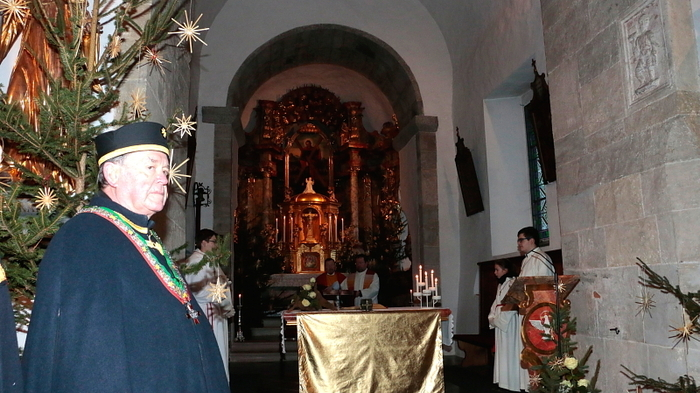 Im Rahmen eines Pfarrgottesdienstes in Piber, dem die Weinritter vom Legat Patria Lipizzanae Styriae unter Peter Grunert organisierten, wurden von den Besuchern mitgebrachte Weine geweiht.
