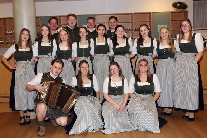 Der Auftanz und eine Mitternachtseinlage wurde von der Landjugend Deutsch-Griffen unter ihrem Obmann Martin Prodinger und Leiterin Julia Tranacher durchgeführt.