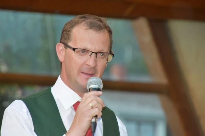 Als Moderator fungierte Fritz Anzenberger. Dieser leitet das Dokumentationsarchiv des Österreichischen Blasmusikverbandes.