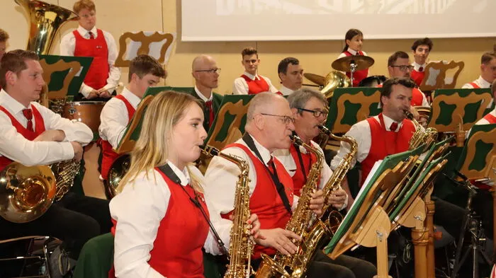 Am 1. Mai gaben die Musiker der Blasmusikkapelle Mooskirchen ein Konzert zum besten. Mit dem Seyffertitz-Marsch wurde das musikalische Fest eröffnet, das in den neuen Räumlichkeiten der umgebauten Mehrzweckhalle stattfand.