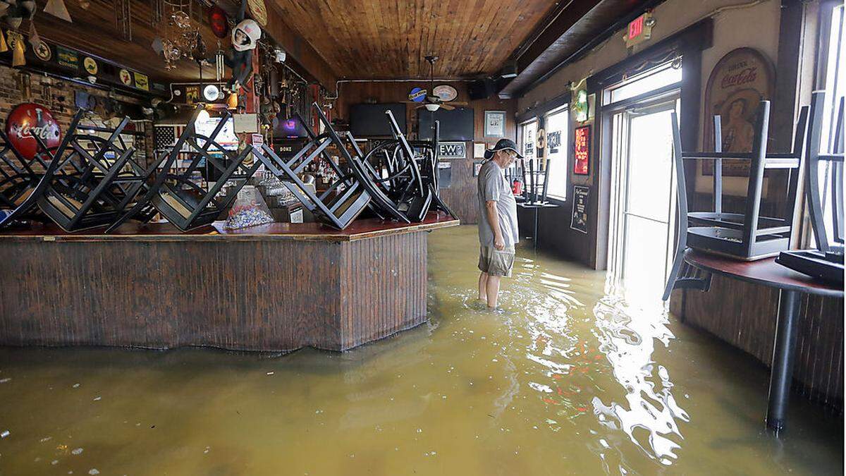 Nicht der Sturm an sich, die Wassermassen werden zum Problem: Die Meldungen von Überflutungen nehmen zu