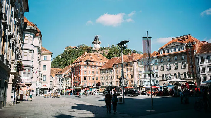 In der Pearle-Filiale am Grazer Hauptplatz haben jetzt die Lehrlinge das Sagen