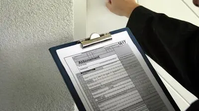 Bei vielen, vielleicht aufdringlichen Fragen an der Haustüre sollte man stets auf der Hut sein