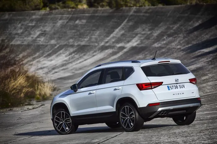 Die Motorenpalette reicht von 115 bis 190 PS. Das Angebot an Dieselmotoren beginnt mit dem 1.6 TDI und 115 PS, der 2.0 TDI ist in den Leistungsstufen 150 und 190 PS verfügbar. Die Verbrauchswerte reichen hier von 4,3 bis 5 Liter auf 100 Kilometer, die CO2-Werte von 112 bis 131 Gramm pro Kilometer.