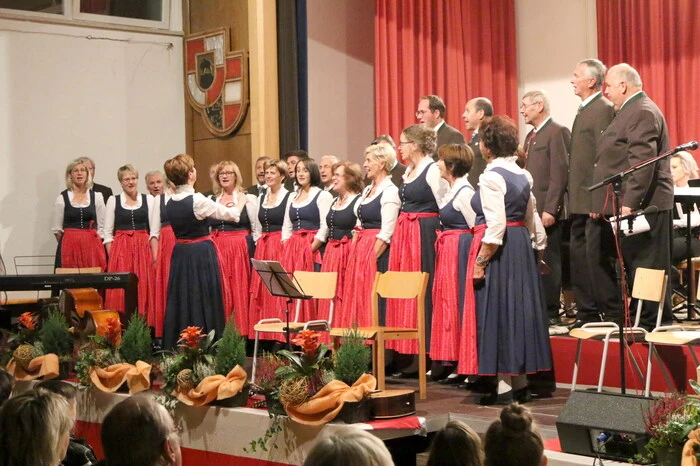 Mitgewirkt haben: Singkreis „ars musica“ Althofen (Foto), „Die Pöllys“ sowie die Marktmusik Eberstein unter Kapellmeisterin Kathrin Bischof. 