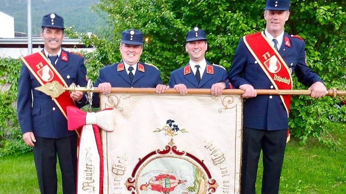 Fahnenträger Peter Gratzer, Kommandant Jürgen Gratzer, Stellvertreter Gerold Katzer und Fahnenträger Josef Walzi