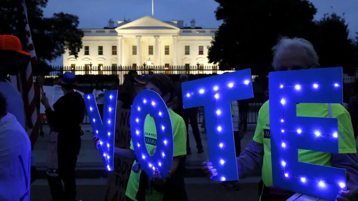 Bei den Protesten rund um die Abstimmung über den Kandidaten für den US-Supreme Court Brett Kavanaugh hat die Polizei mehr als hundert Menschen festgenommen. Das teilte eine Sprecherin am Samstag mit.