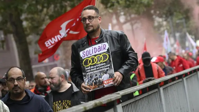 Demonstration In Solidarity With AUDI Workers BRUSSELS, BELGIUM - SEPTEMBER 16: The FGTB, CSC, CGSLB ,ABVV, ACV and ACLVB trade unions are organizing a demonstration in Brussels on September 16. It will be supported by other European trade unions. Trade unions demand a cutting-edge reindustrialization, for the Belgian economy, Demonstrators.pictured on September 16, 2024 in Brussels, Belgium, 16/09/2024 Brussels Belgium PUBLICATIONxNOTxINxFRAxBEL Copyright: xPhilipxReynaersx