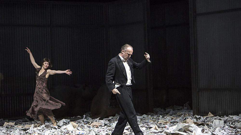 Andrea Wenzl und Sven-Eric Bechtolf in &quot;Die Ratten&quot; am Burgtheater