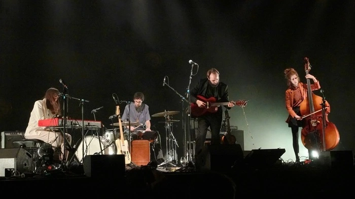 Der Ramsauer Paul Plut bot mit seiner Band Eigenkompositionen angesiedelt zwischen Gospel und Blues.