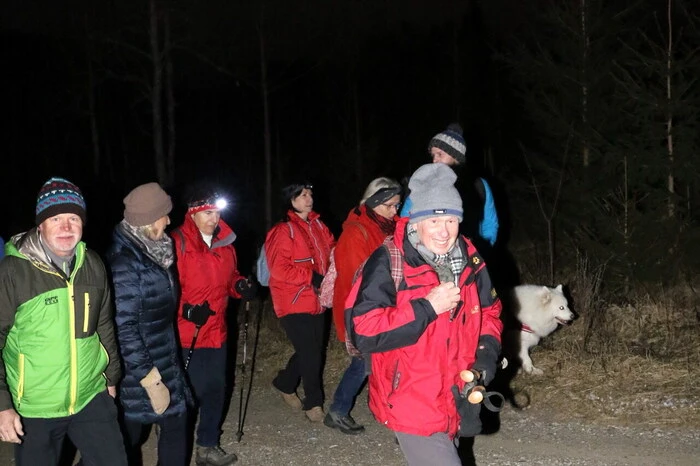 Unter den Marschierern unter anderen gesichtet: Finanzbeamtin Ilse König, Straßenmeister Günther Salbrechter, Edeltraud Jannach, Gattin des Frauensteiner Bürgermeisters, sowie die Wanderführer Sieglinde Schatz und Heinz Thum. 