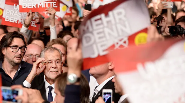 Europäische Zeitungen kommentieren den Sieg des Grünen Präsidentschaftskandidaten Alexander Van der Bellen bei der Präsidentenwahl am gestrigen Sonntag.