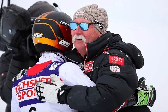 Und Vater Ferdinand Hirscher gratulierte seinem Sohn zum fünften WM-Gold