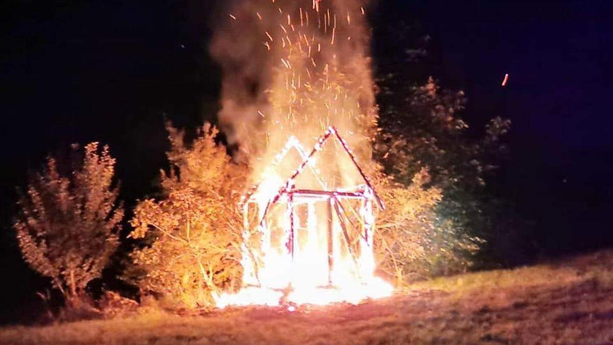 Die alte Futterhütte war nicht mehr zu retten