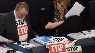 TTIP-Gegner machten sich im EU-Parlament lautstark bemerkbar