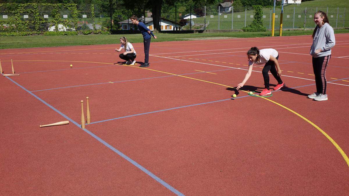 Mit den Austauschschülern aus Frankreich wurde ein Sportwettbewerb abgehalten