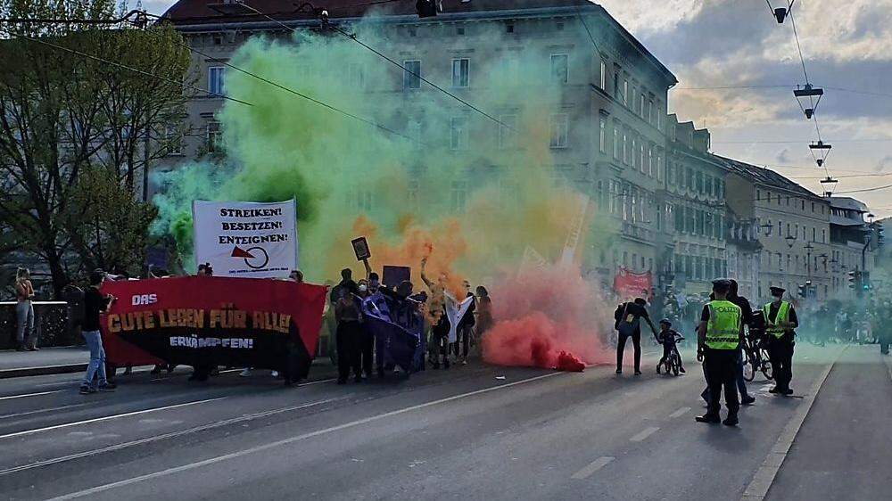Demo am 1. Mai in Graz mit Vertretern der ÖH, Antifa etc.
