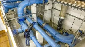 Im Jahr 2024 griff die Klagenfurter Bevölkerung wochenlang auf Mineralwasser zurück, denn das Leitungswasser war verunreinigt