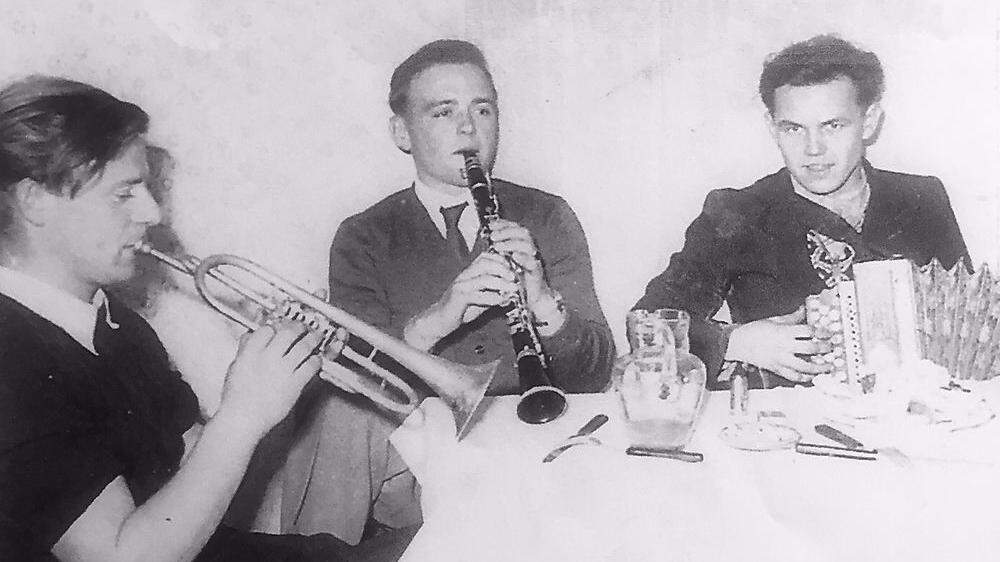 Franz Krenn (l.) am Flügelhorn und Josef Kapper (M.) auf der Klarinette