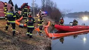 Die Freiwillige Feuerwehr Wildon war mit einem Arbeitsboot vor Ort