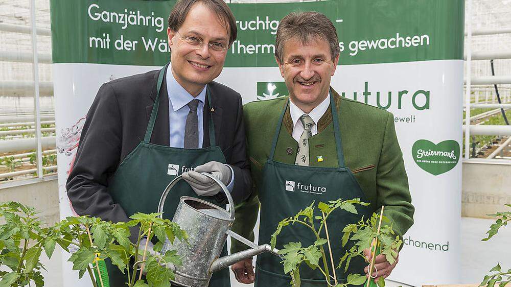 Setzten symbolisch die ersten Pflanzen: Spar-Vorstand Gerhard Drexel (links) und Frutura-Geschäftsführer Manfred Hohensinner