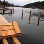 In Steindorf am Ossiacher See sorgt ein neuer Bootssteg für Wirbel | Der Stegvorbau und die Anlegestellen stoßen einer Anrainerin auf