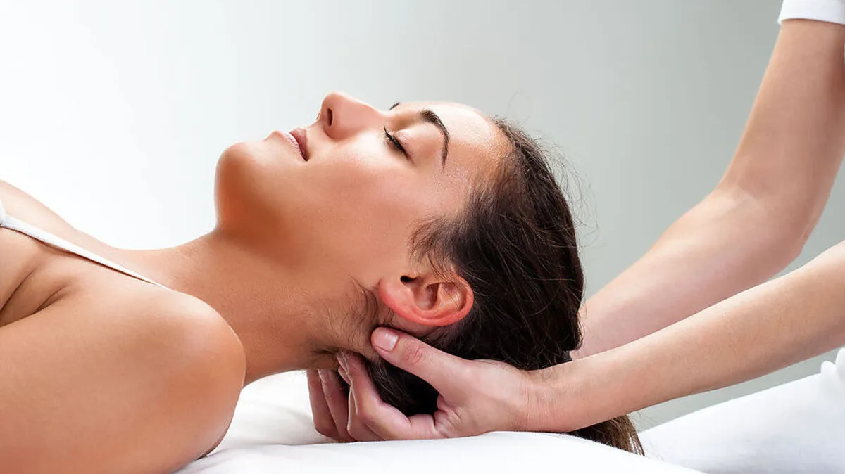Die ganzheitliche Behandlung spürt energetische Blockaden im Körper auf und versucht, sie zu lösen