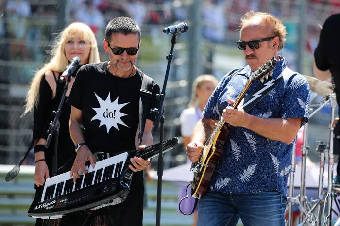 ... die steirische Band rockte die österreichische Bundeshymne ...